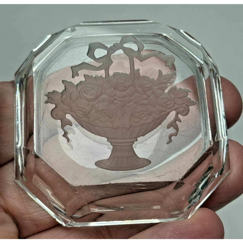 2 Czech Bohemian Glass Intaglio Salt Cellars Art Deco Etched Roses in Basket - Picture 3 of 6